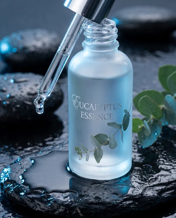 Cosmetics bottle with a suspended droplet